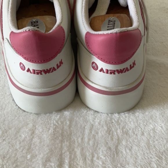 Airwalk White and Pink Sneakers Classic Tennis Style - Picture 2 of 5